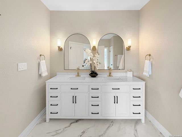 403 E Vista Ridge, San Antonio, TX 78260