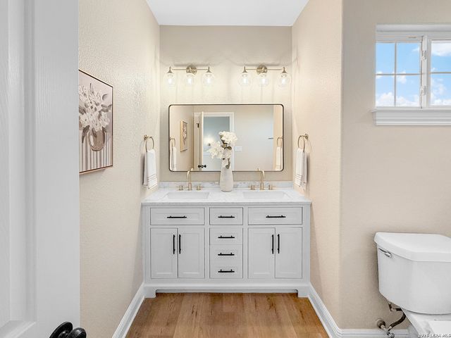 403 E Vista Ridge, San Antonio, TX 78260