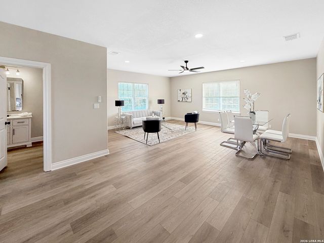 403 E Vista Ridge, San Antonio, TX 78260