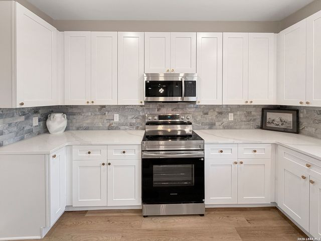 403 E Vista Ridge, San Antonio, TX 78260