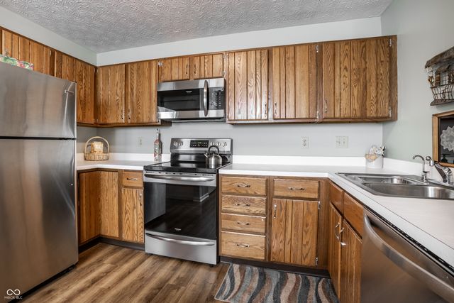 7404 Harbour Isle, Indianapolis, IN 46240