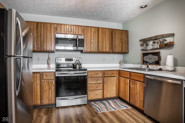 7404 Harbour Isle, Indianapolis, IN 46240