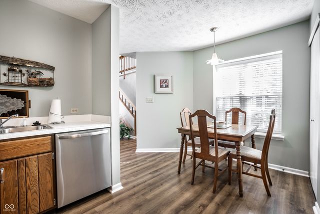 7404 Harbour Isle, Indianapolis, IN 46240