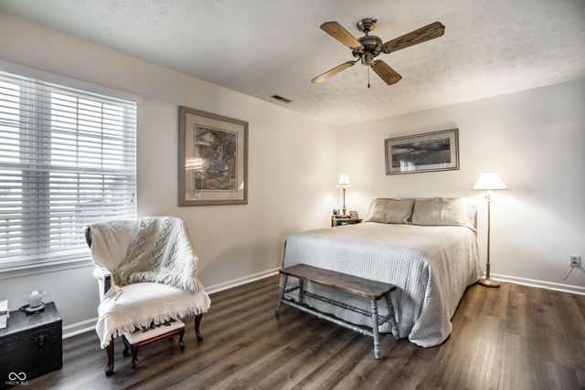 7404 Harbour Isle, Indianapolis, IN 46240