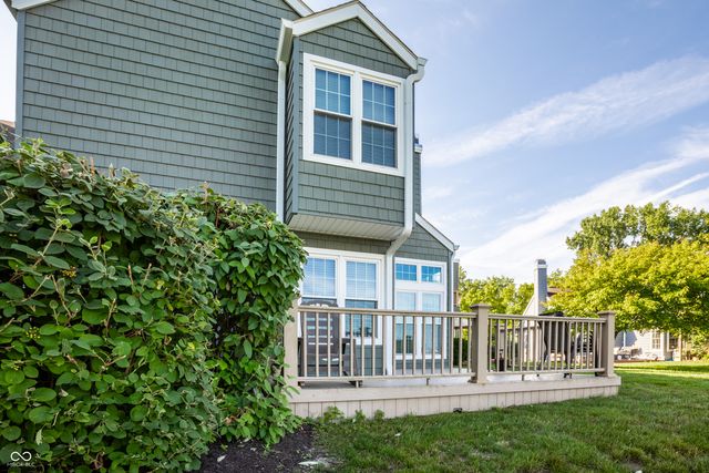 7404 Harbour Isle, Indianapolis, IN 46240