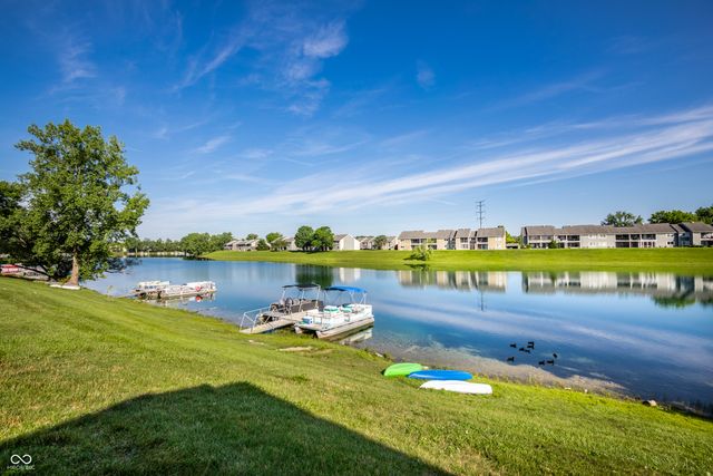 7404 Harbour Isle, Indianapolis, IN 46240