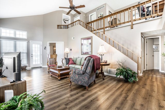 7404 Harbour Isle, Indianapolis, IN 46240