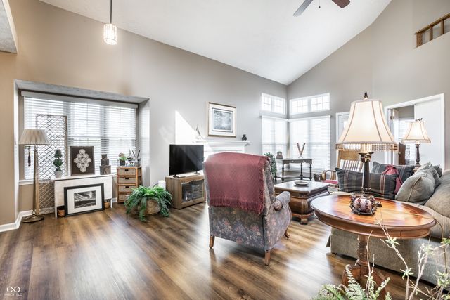 7404 Harbour Isle, Indianapolis, IN 46240