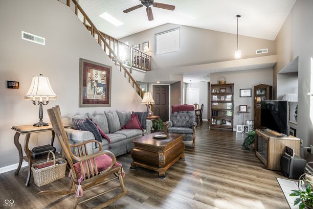 7404 Harbour Isle, Indianapolis, IN 46240