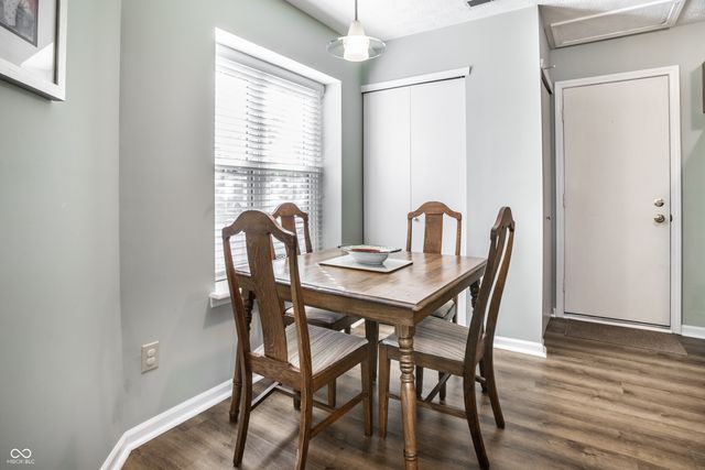 7404 Harbour Isle, Indianapolis, IN 46240
