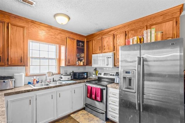 245 Olde Vineyard Court, Winston-salem, NC 27104