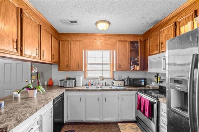 245 Olde Vineyard Court, Winston-salem, NC 27104