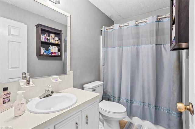 245 Olde Vineyard Court, Winston-salem, NC 27104