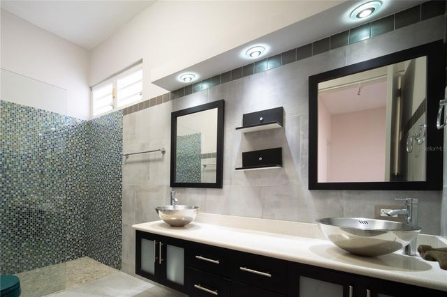 1 1 STREET 602, Guaynabo, PR 00969