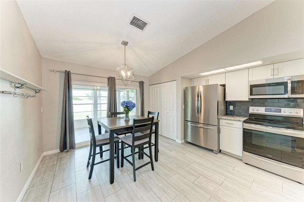 Image 16 of property listing at 4110 39TH AVE W, Bradenton, FL 34205