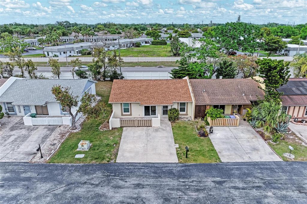 Image 4 of property listing at 4110 39TH AVE W, Bradenton, FL 34205