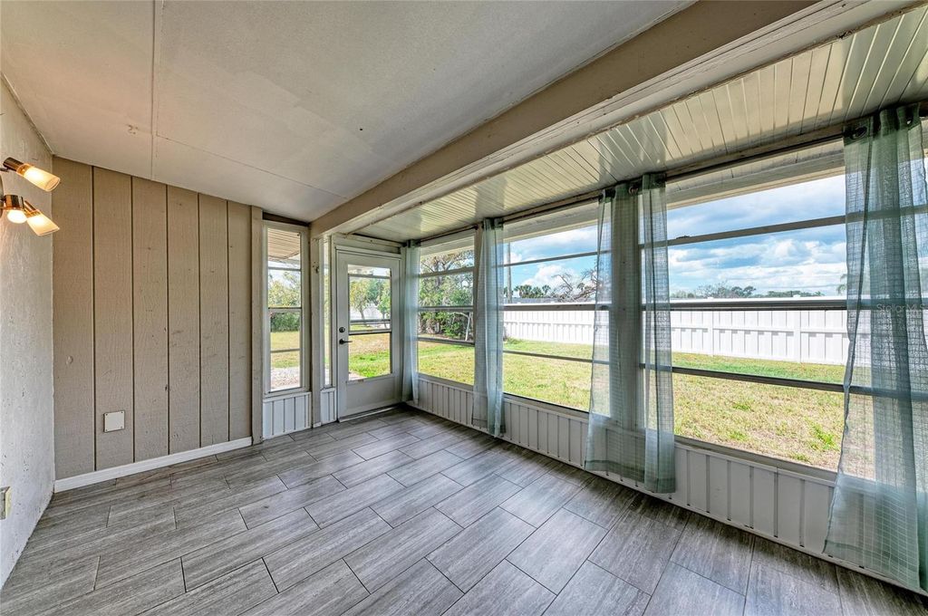 Image 39 of property listing at 4110 39TH AVE W, Bradenton, FL 34205