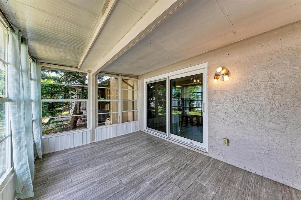 Image 40 of property listing at 4110 39TH AVE W, Bradenton, FL 34205