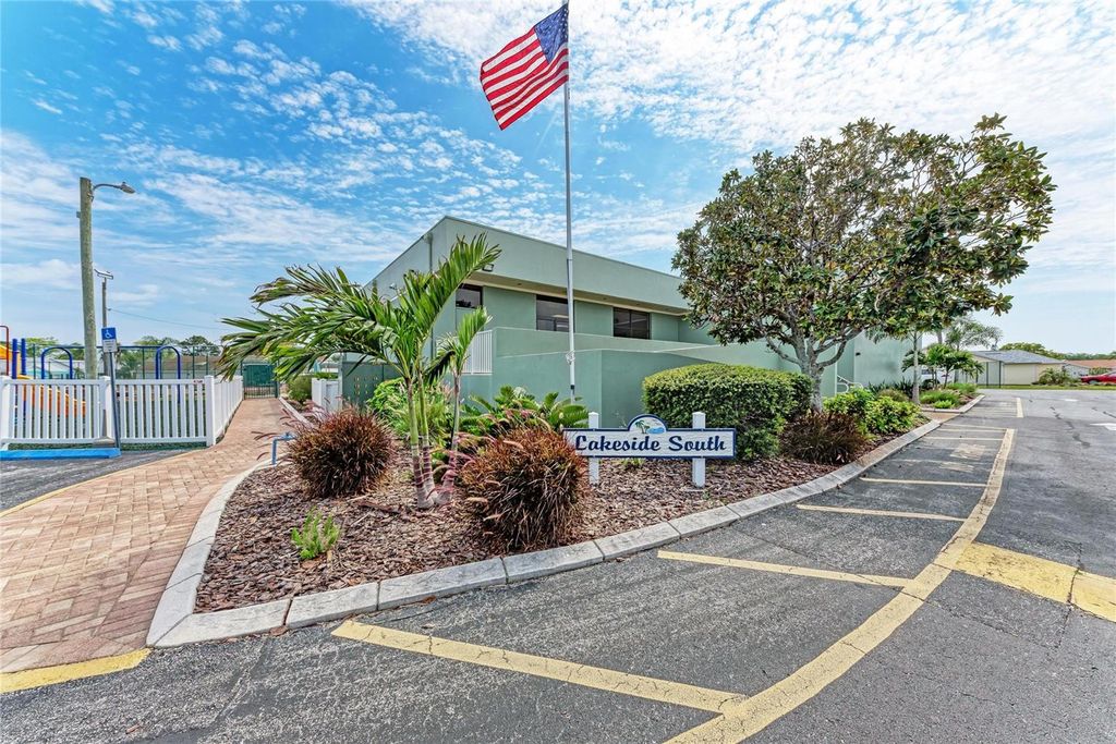 Image 54 of property listing at 4110 39TH AVE W, Bradenton, FL 34205
