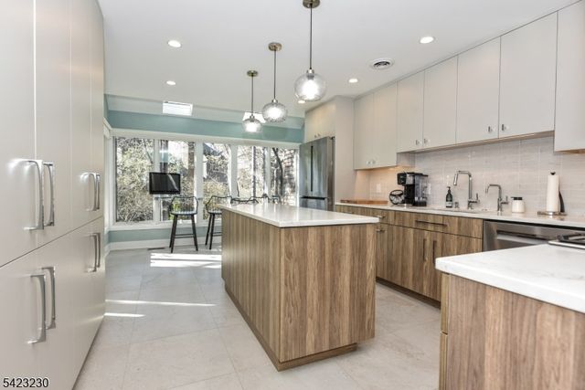 42 Bellgrove Dr, Mahwah Twp., NJ 07430