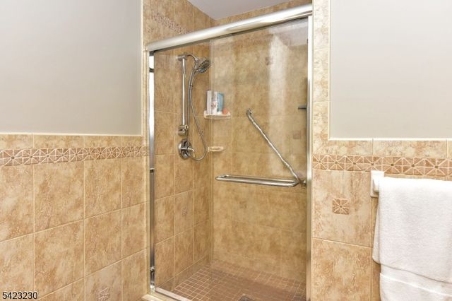 42 Bellgrove Dr, Mahwah Twp., NJ 07430