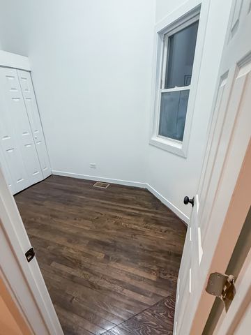 8714 S Commercial Avenue, Chicago, IL 60617