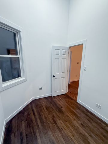 8714 S Commercial Avenue, Chicago, IL 60617