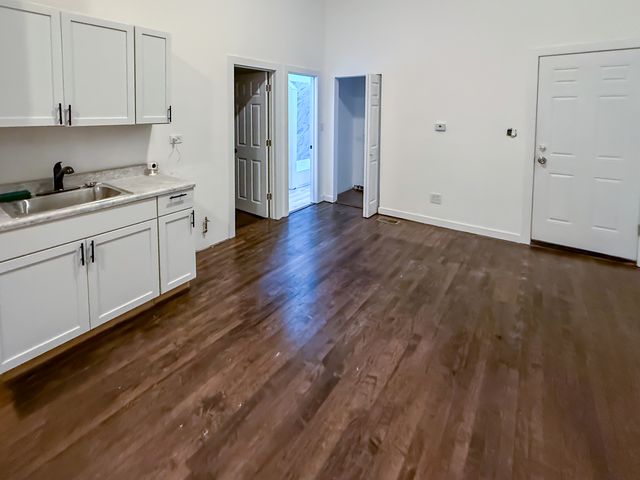 8714 S Commercial Avenue, Chicago, IL 60617