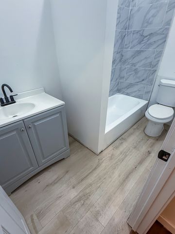 8714 S Commercial Avenue, Chicago, IL 60617