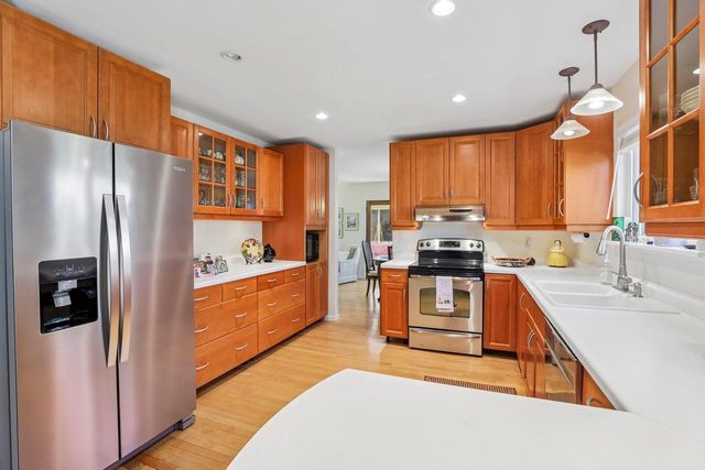 2 Oak Creek Trail, Madison, WI 53717