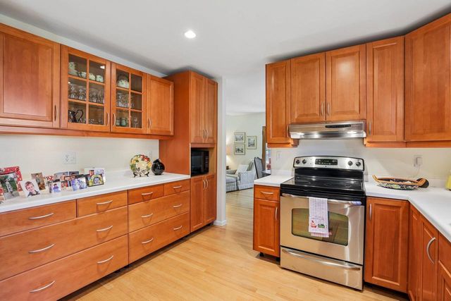 2 Oak Creek Trail, Madison, WI 53717
