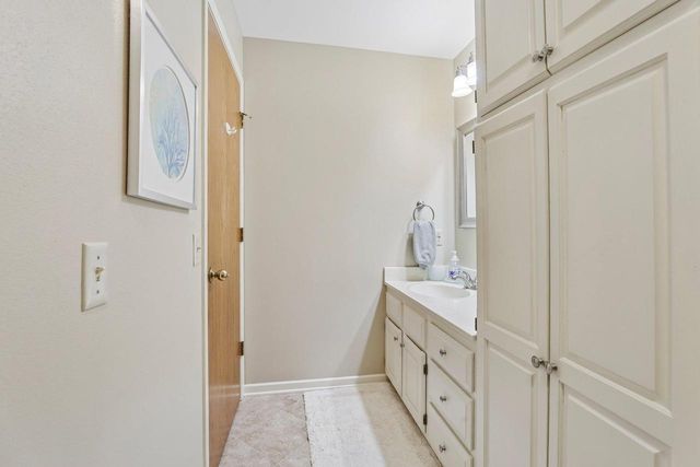2 Oak Creek Trail, Madison, WI 53717