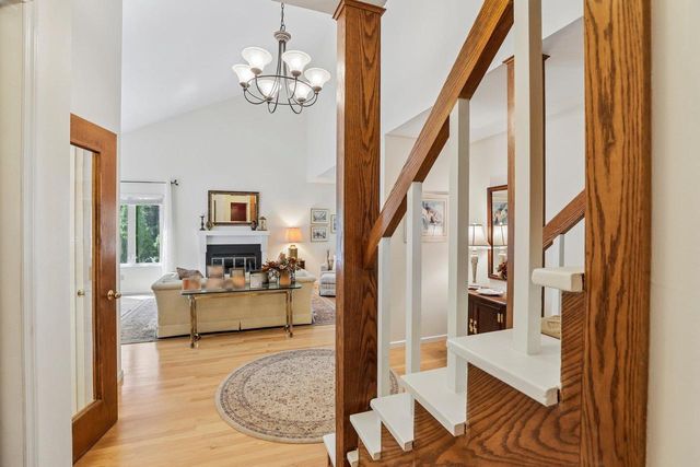 2 Oak Creek Trail, Madison, WI 53717