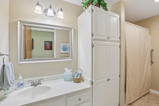 2 Oak Creek Trail, Madison, WI 53717