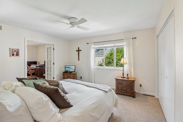 2 Oak Creek Trail, Madison, WI 53717