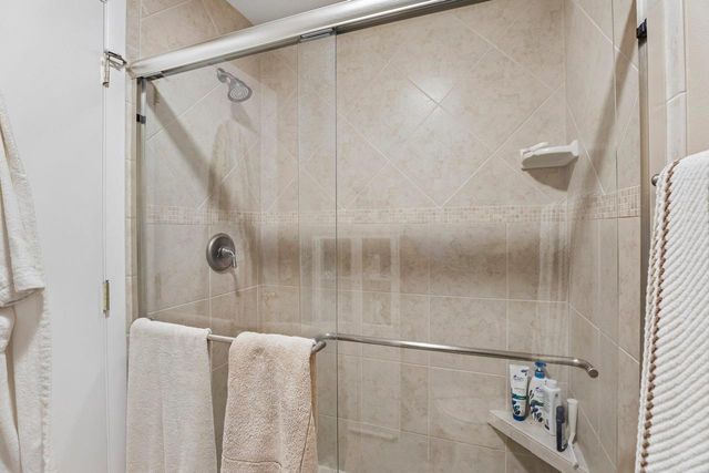 2 Oak Creek Trail, Madison, WI 53717