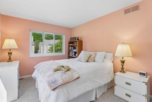 2 Oak Creek Trail, Madison, WI 53717