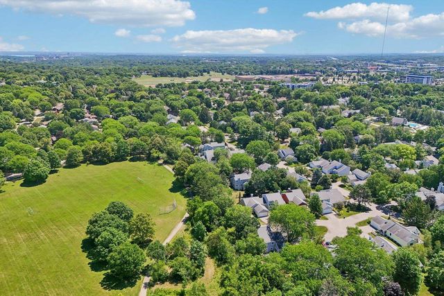2 Oak Creek Trail, Madison, WI 53717