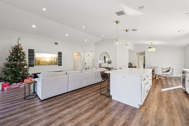 1356 NW 192nd Ave, Pembroke Pines, FL 33029