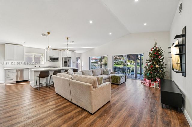 1356 NW 192nd Ave, Pembroke Pines, FL 33029