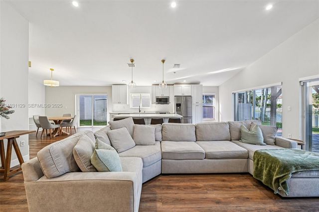 1356 NW 192nd Ave, Pembroke Pines, FL 33029