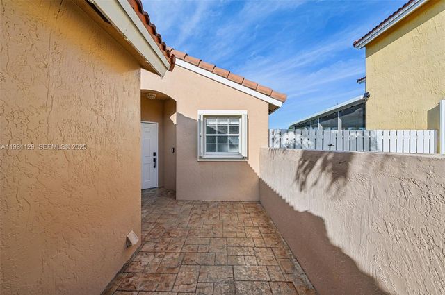 1356 NW 192nd Ave, Pembroke Pines, FL 33029