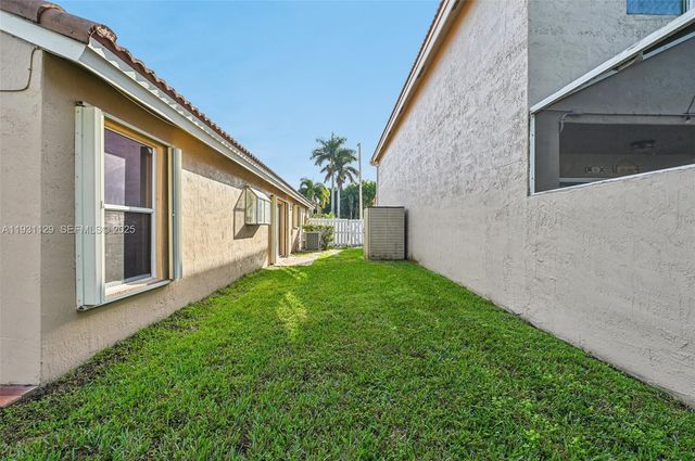 1356 NW 192nd Ave, Pembroke Pines, FL 33029