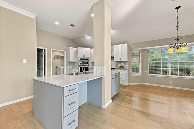 10045 Planters Woods DR, Austin, TX 78730