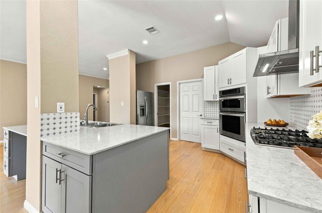 10045 Planters Woods DR, Austin, TX 78730