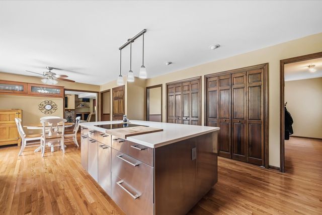 39W261 Hemlock Drive, St. Charles, IL 60175