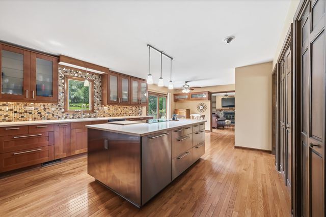 39W261 Hemlock Drive, St. Charles, IL 60175
