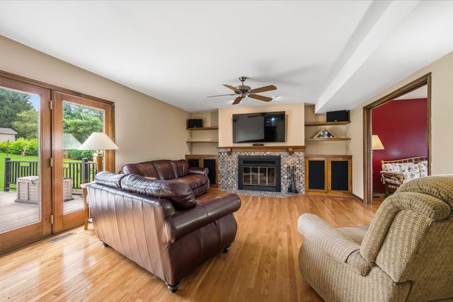 39W261 Hemlock Drive, St. Charles, IL 60175