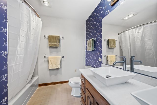 39W261 Hemlock Drive, St. Charles, IL 60175