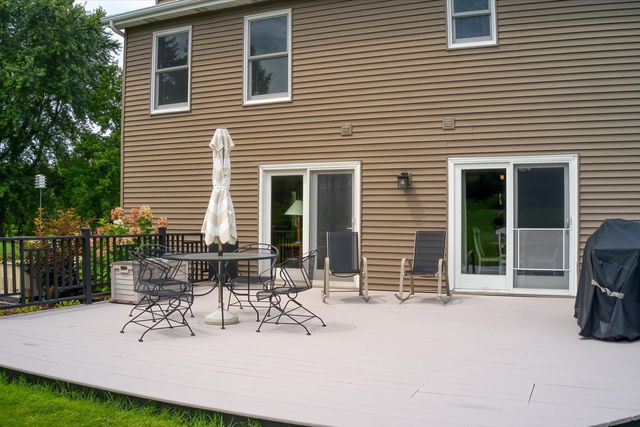 39W261 Hemlock Drive, St. Charles, IL 60175